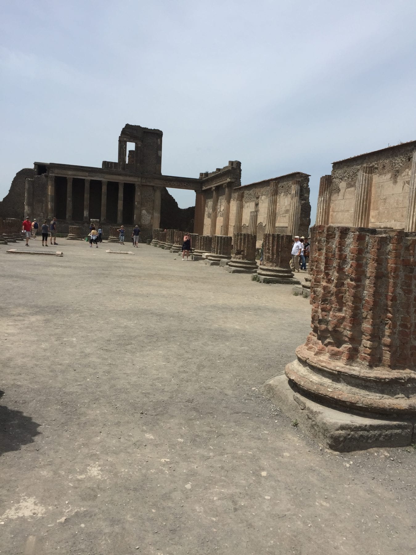 Pompeii Travel Guidebook