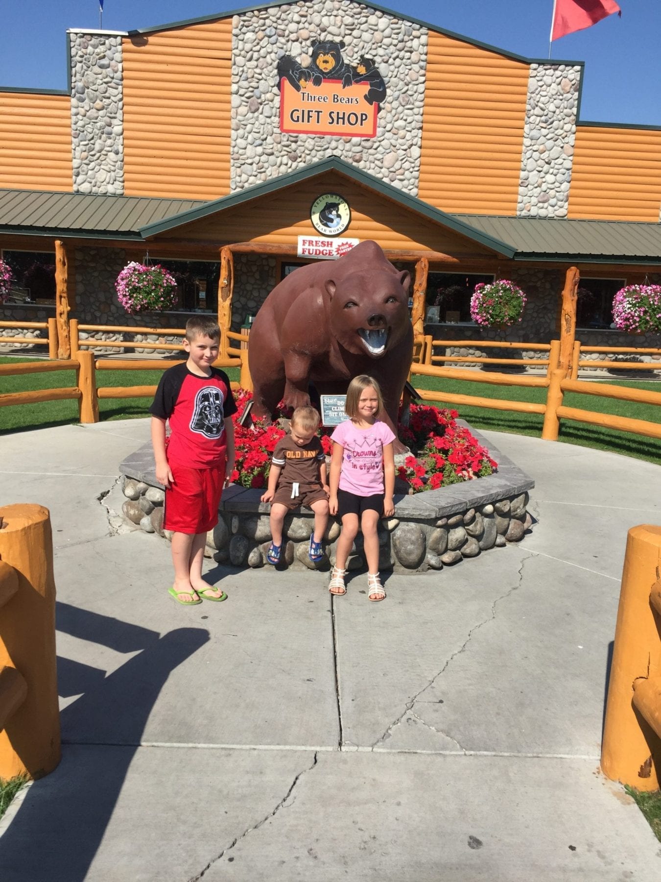 Yellowstone Bear World gift Shop