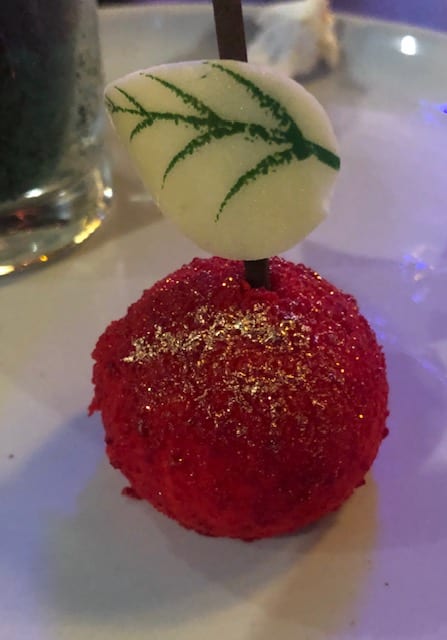 Poision apple on Disney dining plan