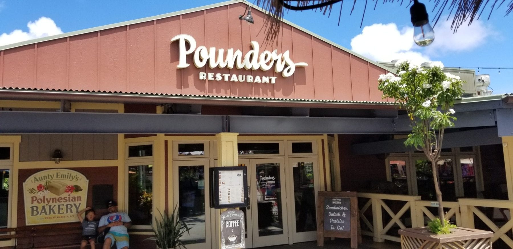 Pounders restaurant in Oahu