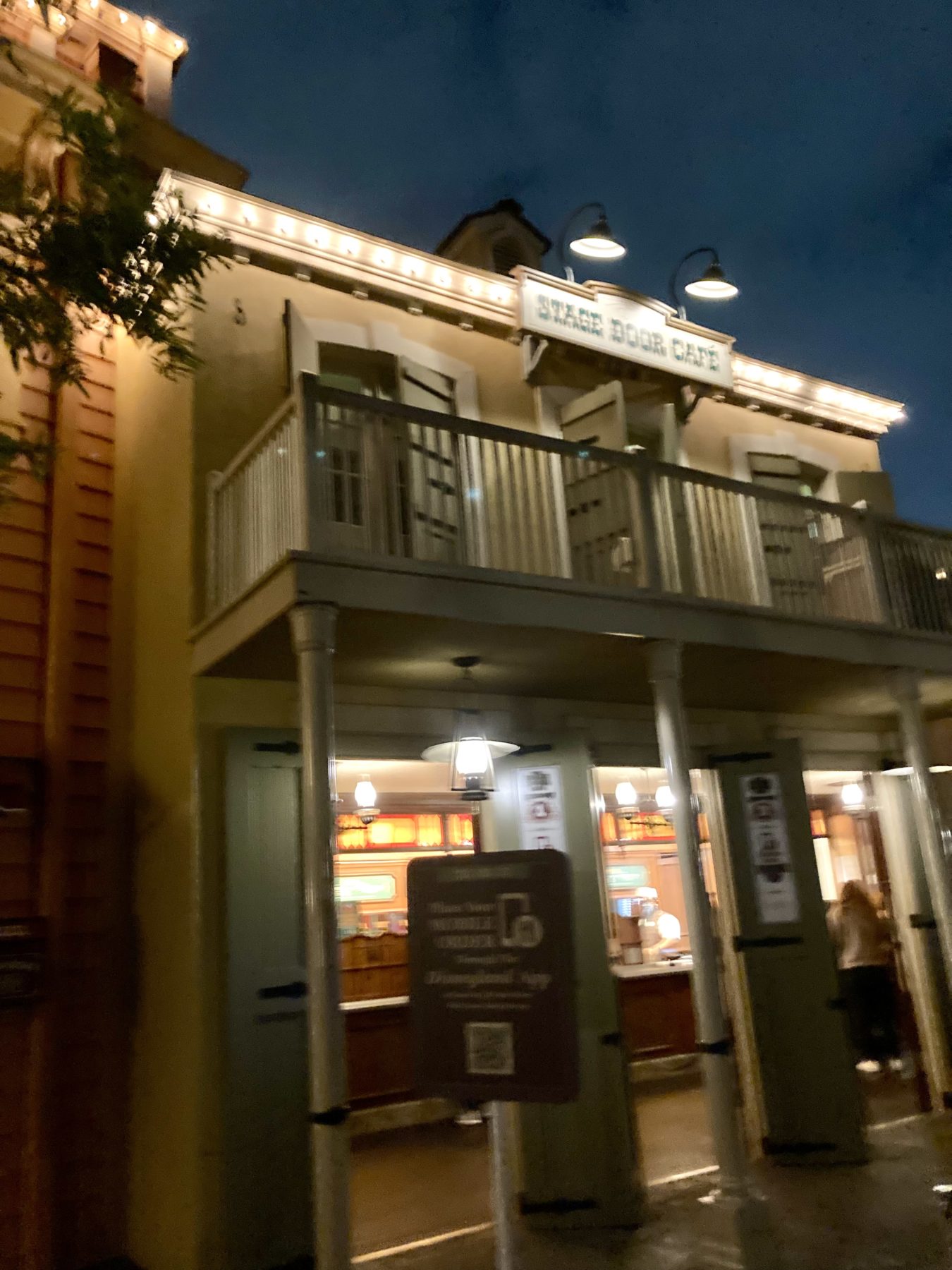 Stage Door Cafe- Disneyland funnel cake location