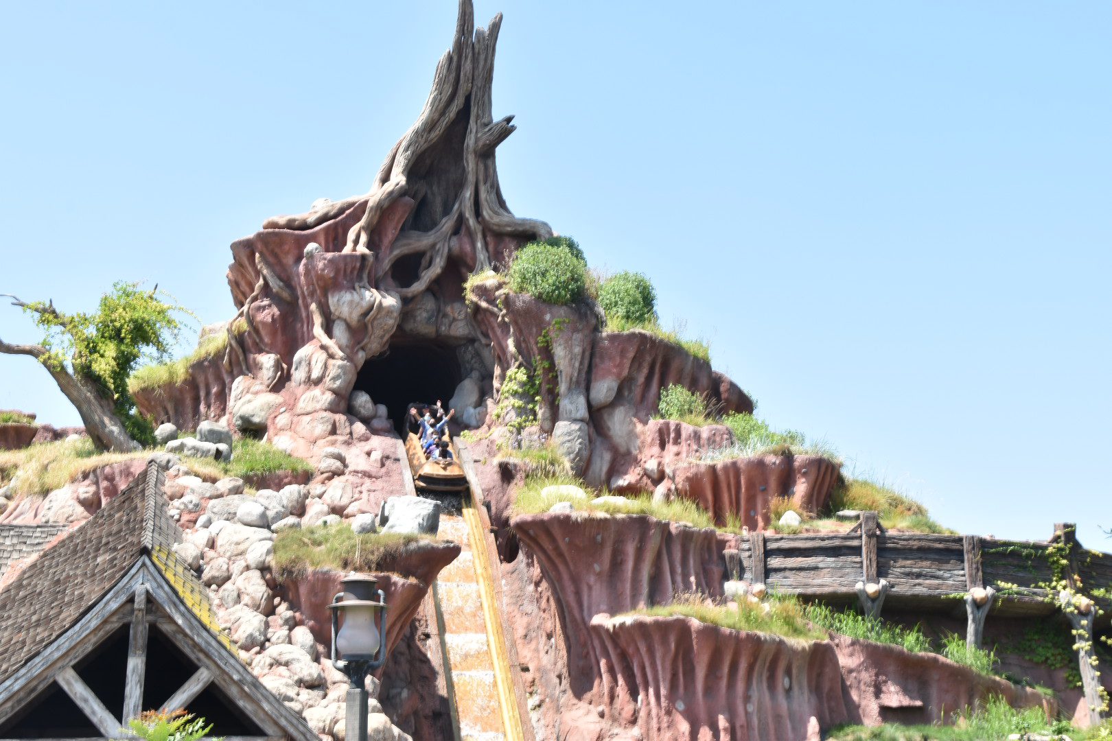 Disneyland 2 Day itinerary - splash mountain