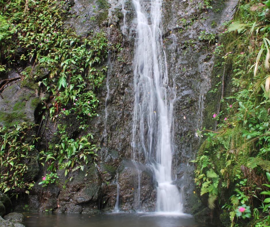 7 day itinerary Oahu waterfall