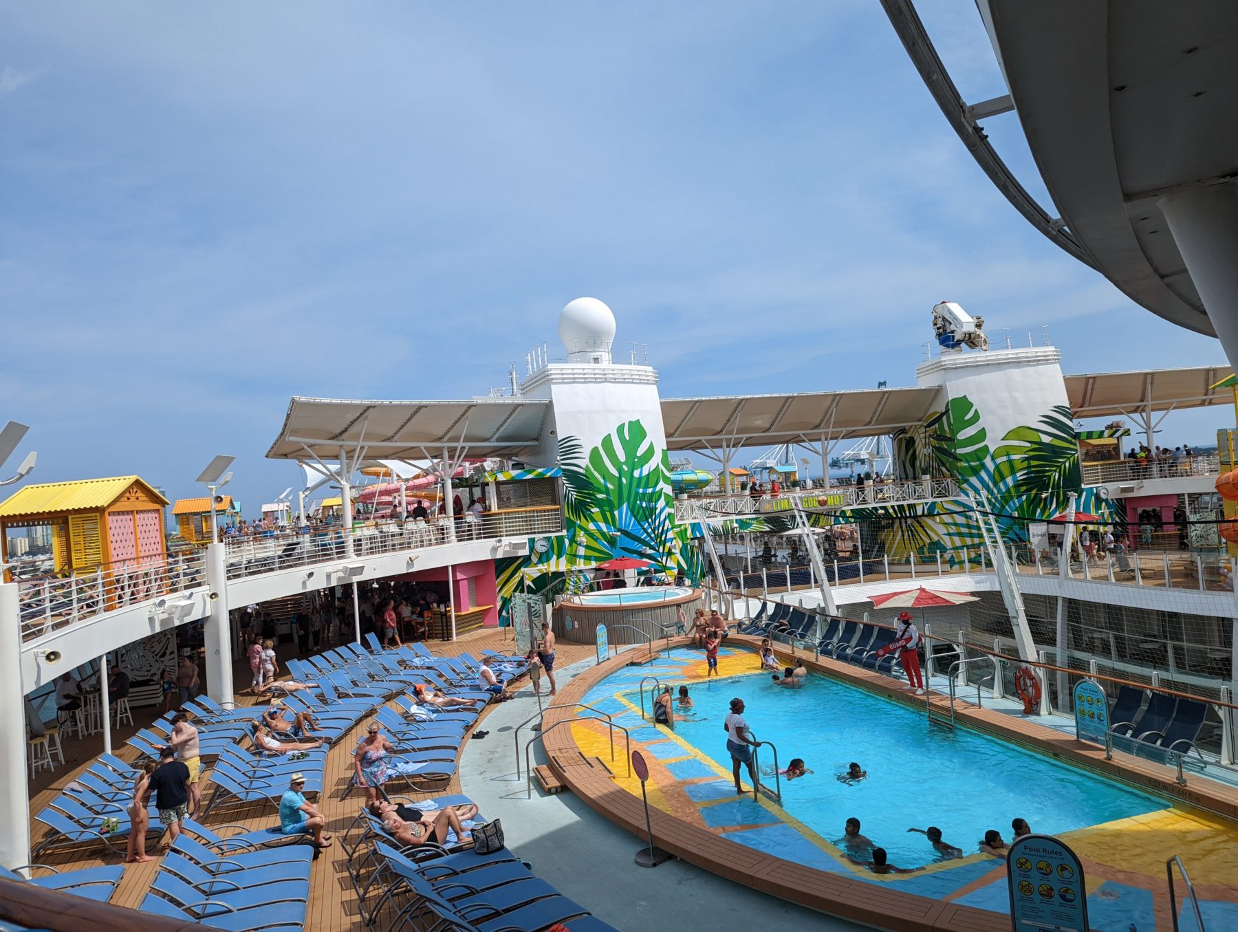 Oasis of the Seas activities - pool
