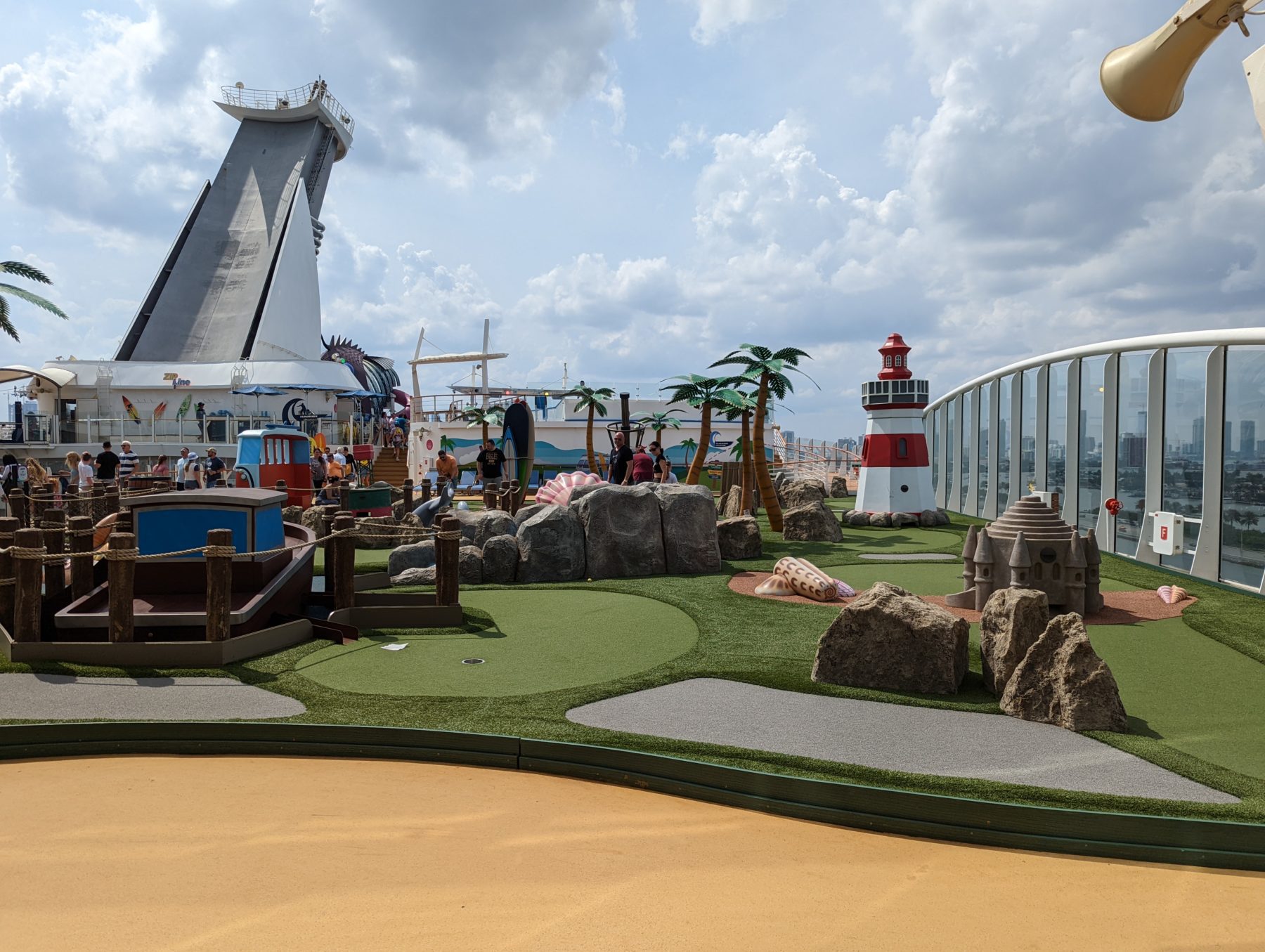 Best things to do on Oasis of the Seas - mini Golf