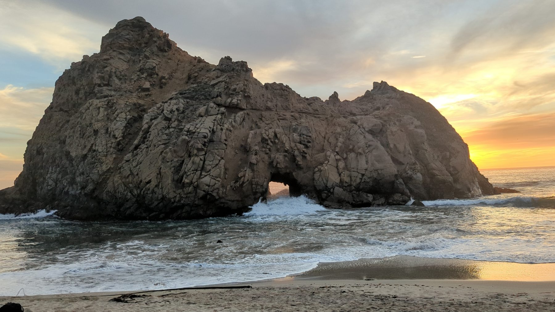 Keyhole arch Pfeiffer Beach California