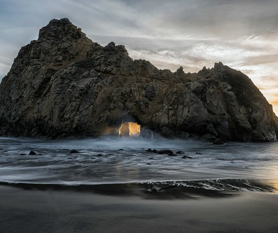 Big Sur Rock - keyhole arch Pfeiffer Beach