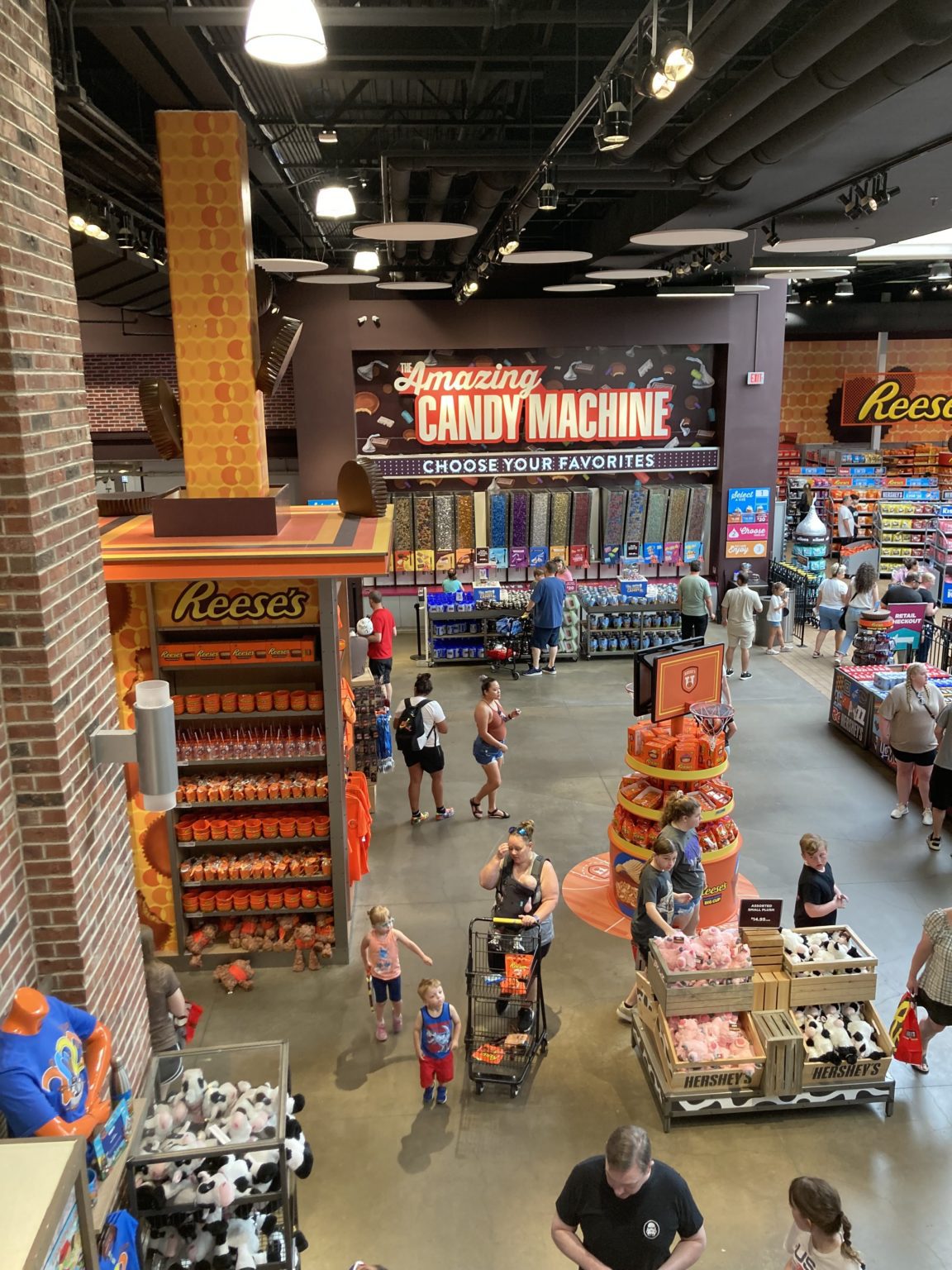 Visit The Amazing Hershey Park Chocolate World And Go On A Hershey ...