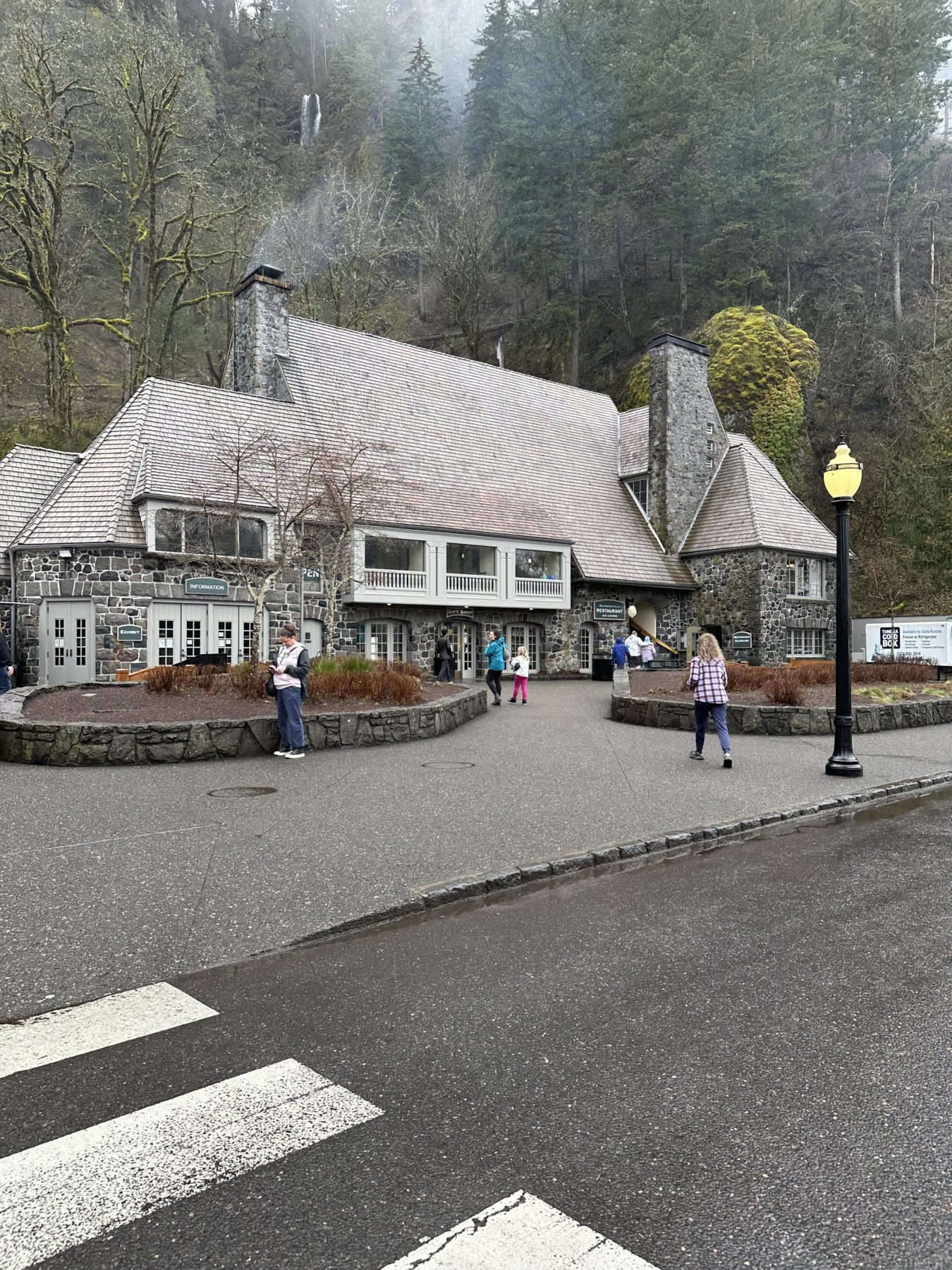 Visiting Multnomah Falls Visitor Center