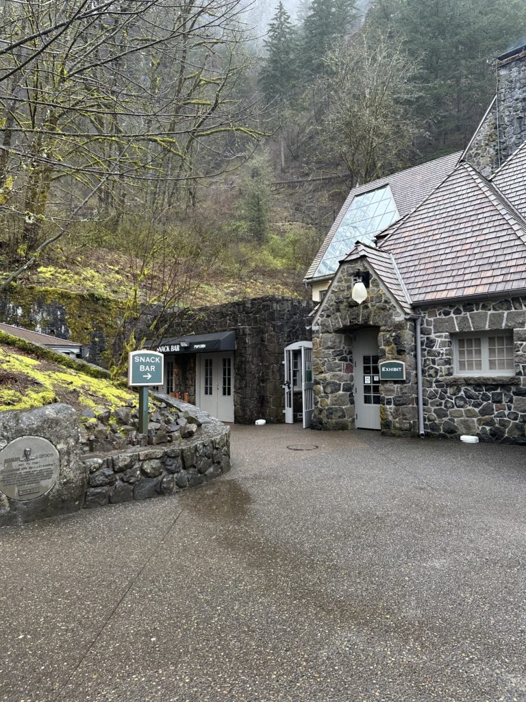 Multnomah Falls Snack Bar