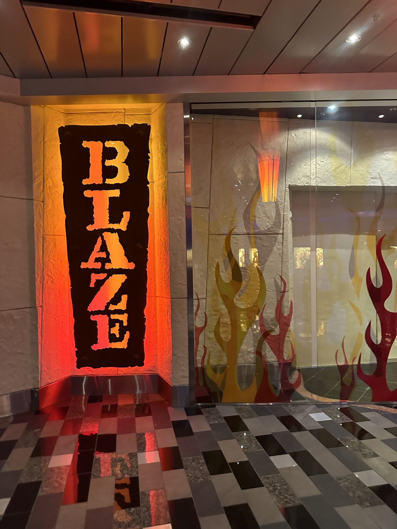 Allure of the Seas Casino,Comedy Club