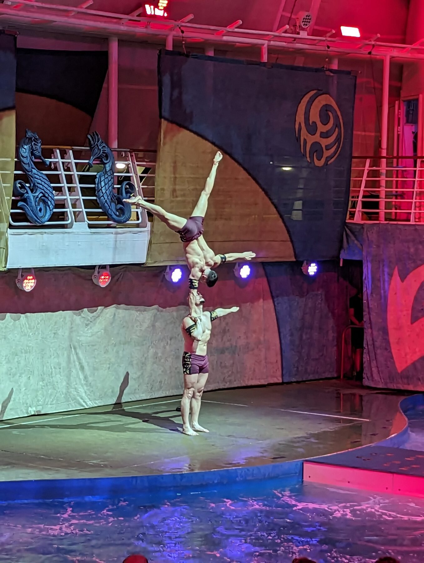 entertainment Allure of the Seas -Aqua Show