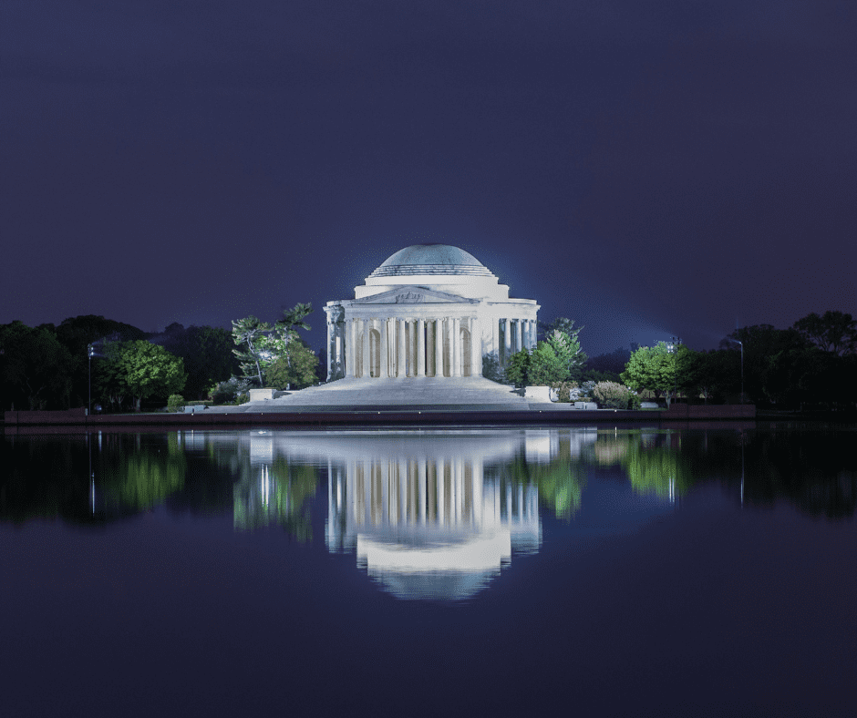 Jefferson monument at night 