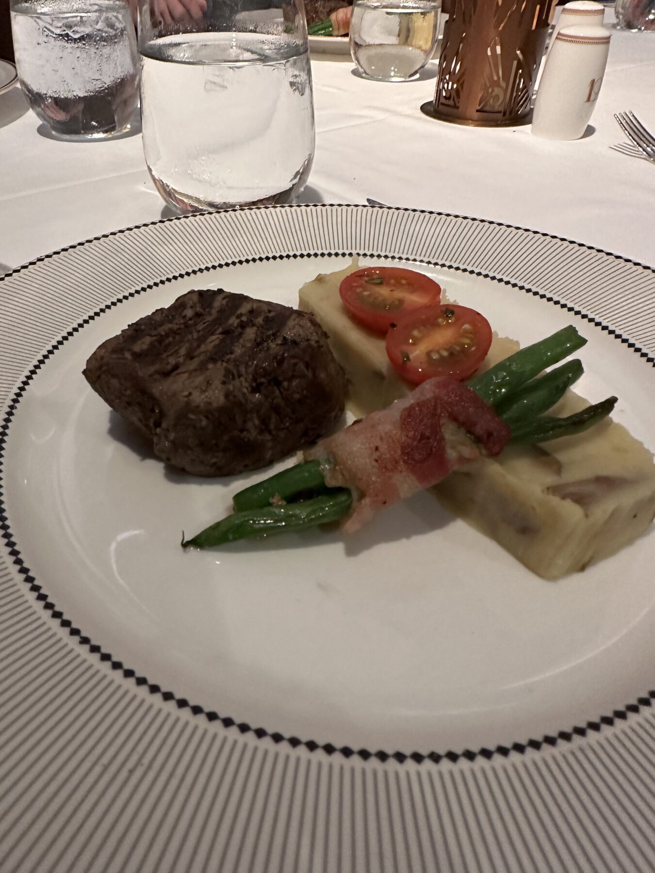 Disney Wish Dining - 1923