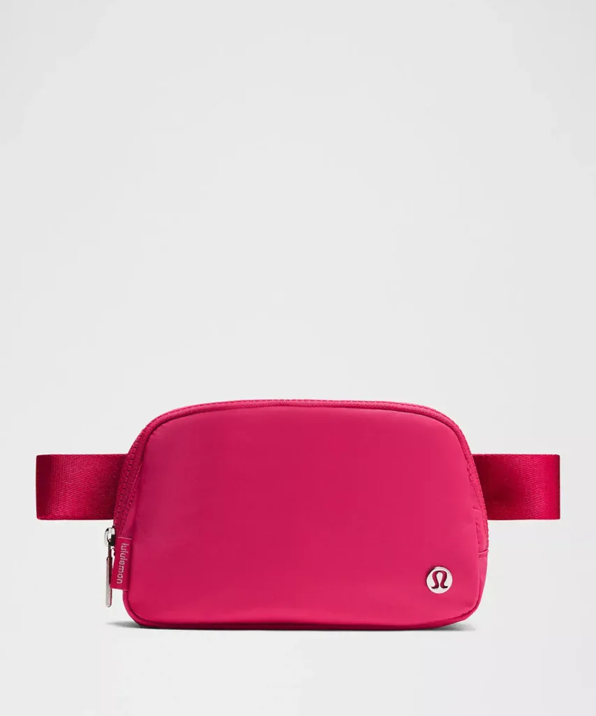 Lululemon Everywhere belt bag (1)